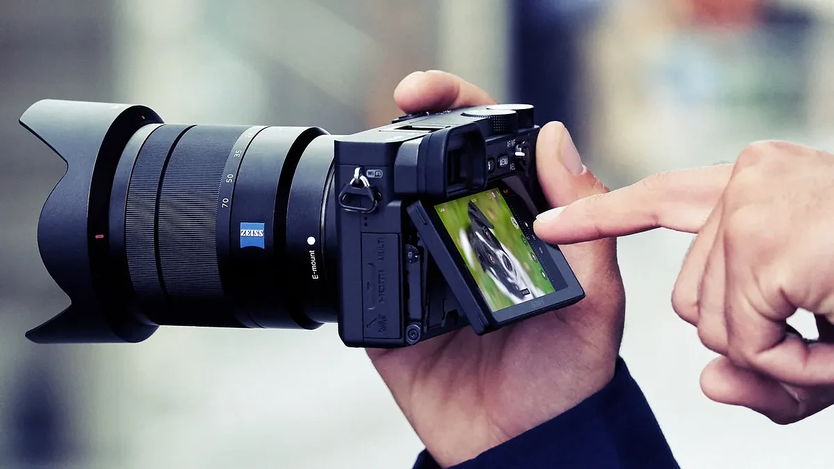 Dòng máy ảnh Sony A6000 series với khả năng quay video 4K và lấy nét mắt thời gian thực