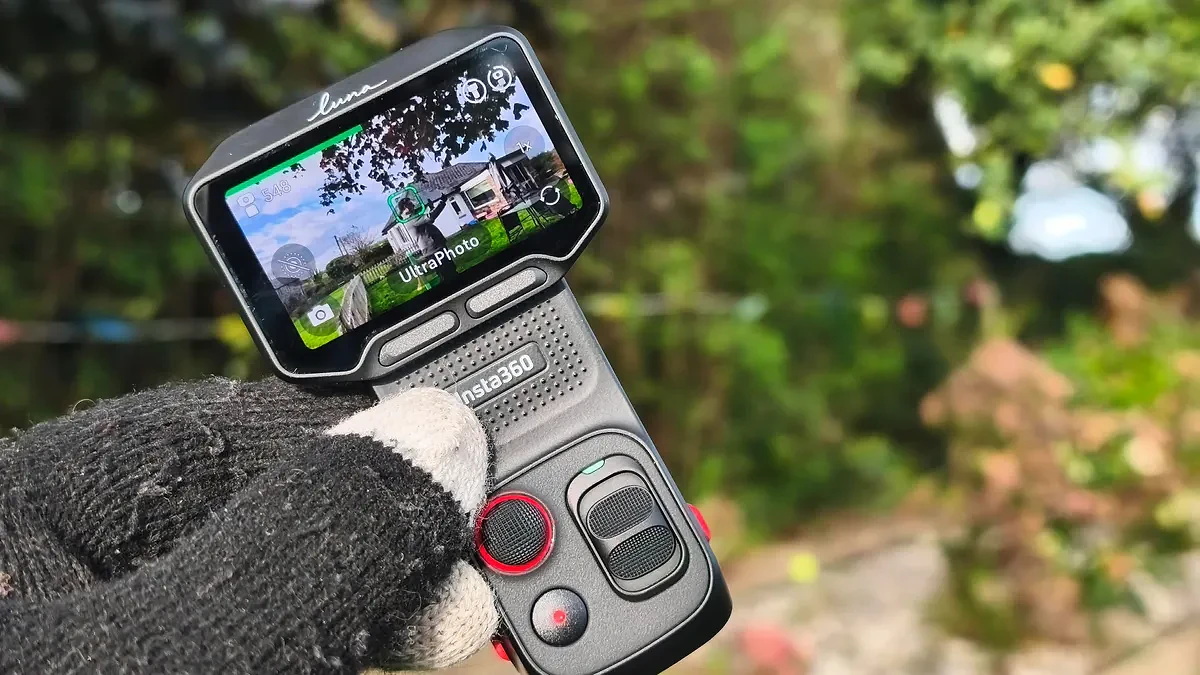 Cụm camera gimbal Insta360 Luna Pro với ống kính hợp tác cùng Leica