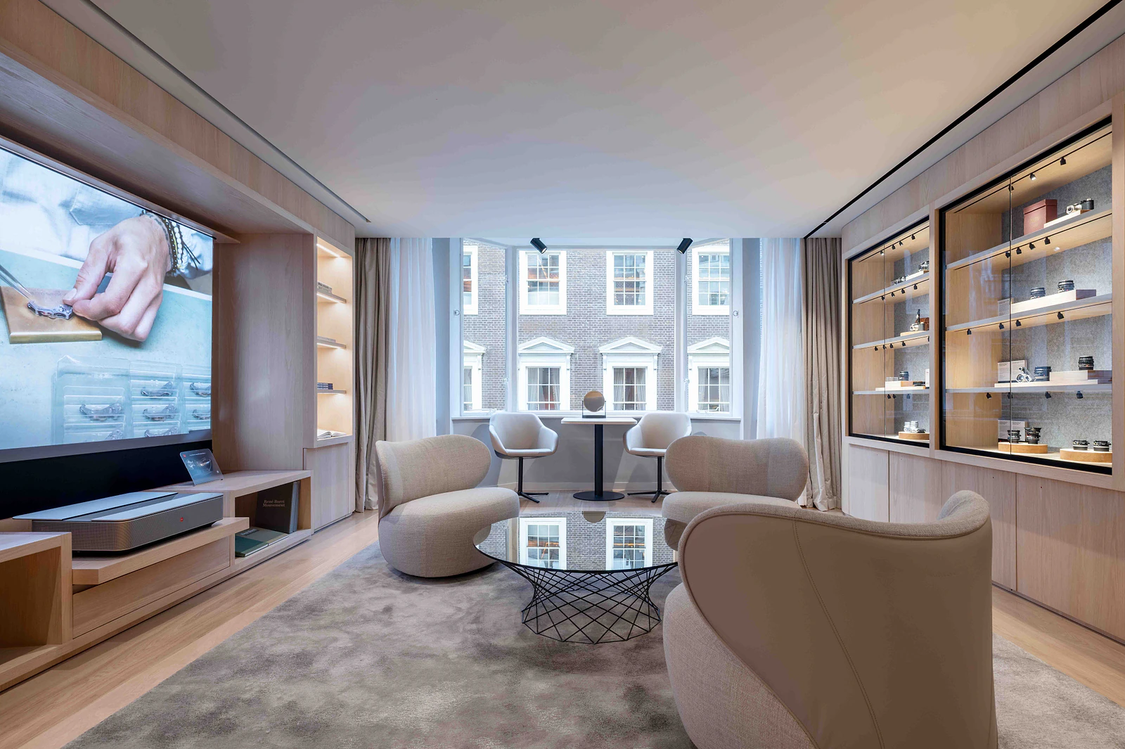 Không gian phòng khách tiếp đón khách hàng sang trọng tại Leica Store Mayfair London