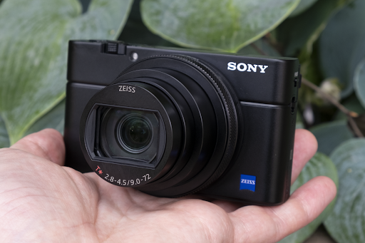 Máy ảnh Sony RX với thiết kế nhỏ gọn