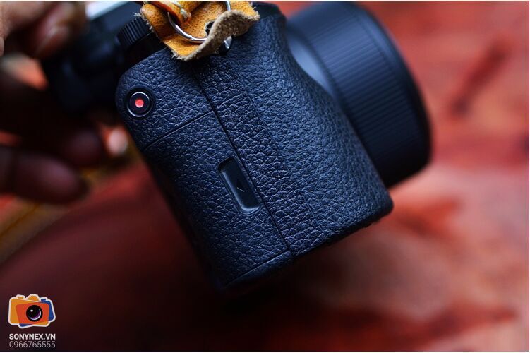 Dán Da Sony A7 | Chính Hãng, Chống Trầy, Bền Bỉ - mặt sau và phụ kiện đi kèm