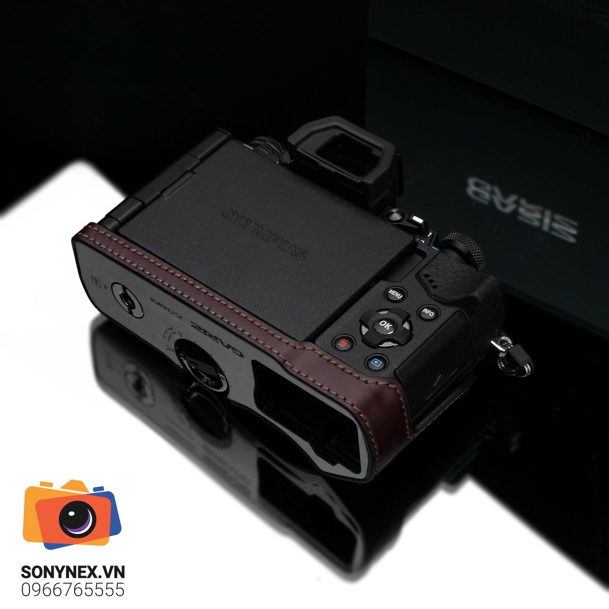 Bao da Olympus E-M5 II Nâu Đậm | Gariz | Chính hãng - mặt sau và phụ kiện đi kèm