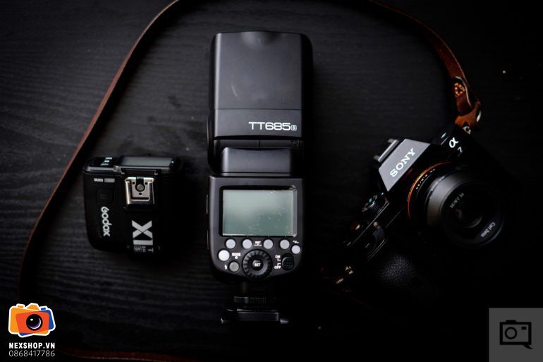 Đèn Flash cho máy ảnh Sony GODOX TT685 | Chính hãng - mặt sau và phụ kiện đi kèm