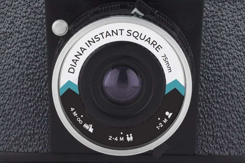 Máy Ảnh Phim Lomo Diana Instant Square Camera | Chính hãng - cấu hình hộp sạc