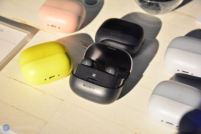 Tai nghe In-ear thể thao Sony WF-SP900N | Chống ồn chủ động | Chí - mặt sau và phụ kiện đi kèm