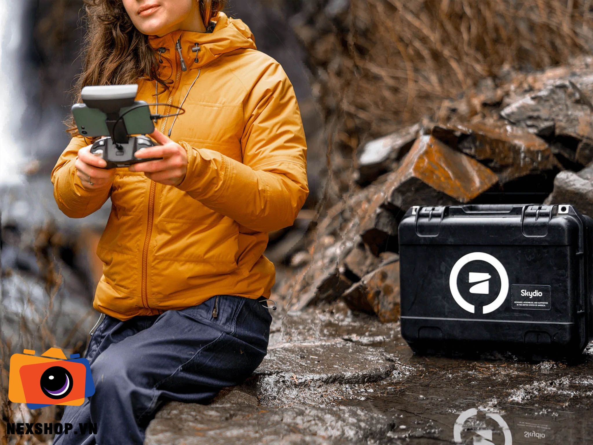 Skydio 2+ Cinema Kit | Drone quay phim 4K chống va đập chính hãng - mặt sau và phụ kiện đi kèm