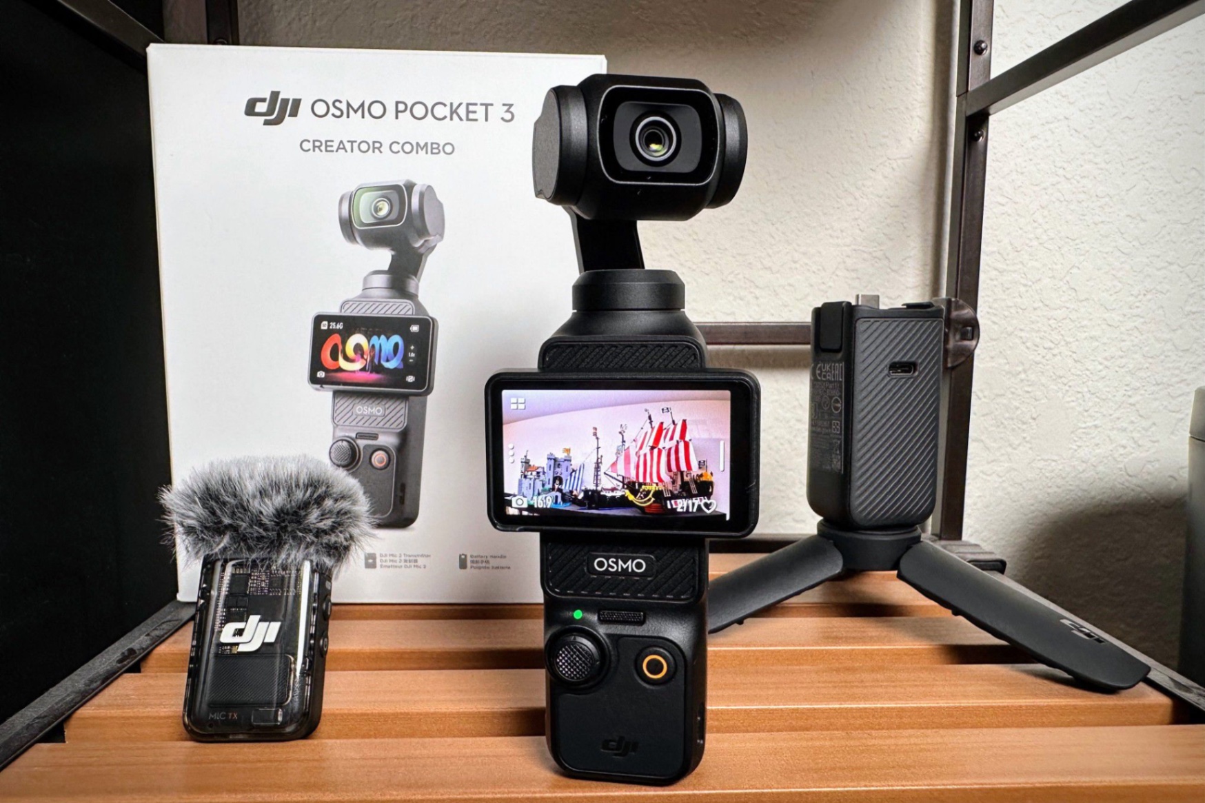 Thuê DJI Osmo Pocket 3 Creator Combo | Chính hãng giá tốt - thiết kế và hoàn thiện
