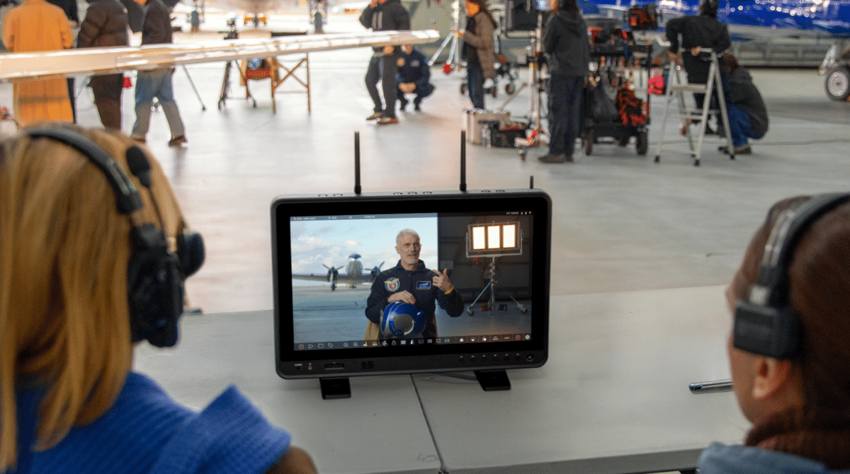 Monitor-Recorder-Switcher Atomos Sumo 19SE 19” | Chính hãng - mặt sau và phụ kiện đi kèm