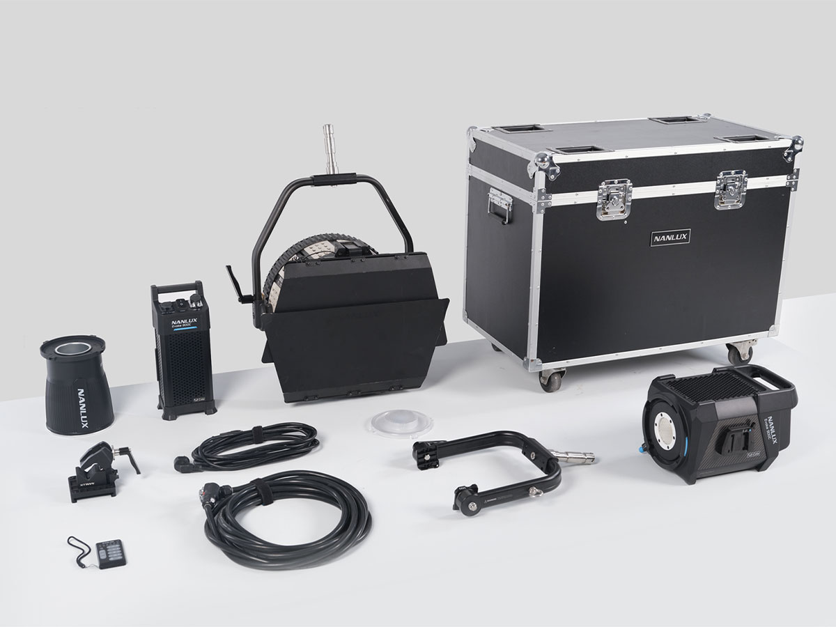 Nanlux Evoke 900C FL-YK-Kit - Đèn Spotlight đi kèm FL-35YK Fresnel Lens và Flight Case (Hàng đặt trước)