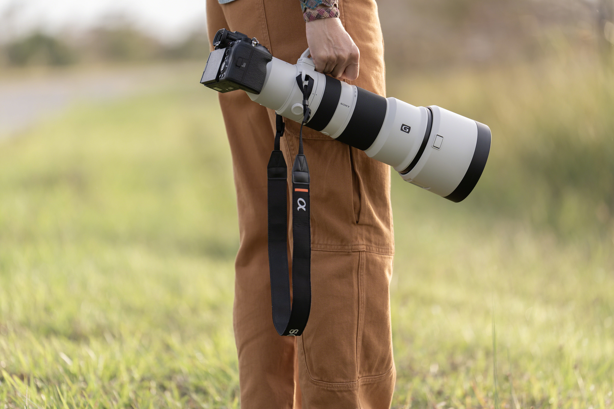 Vòng gắn tripod và hệ thống nút điều khiển trên Sony 400-800mm G OSS