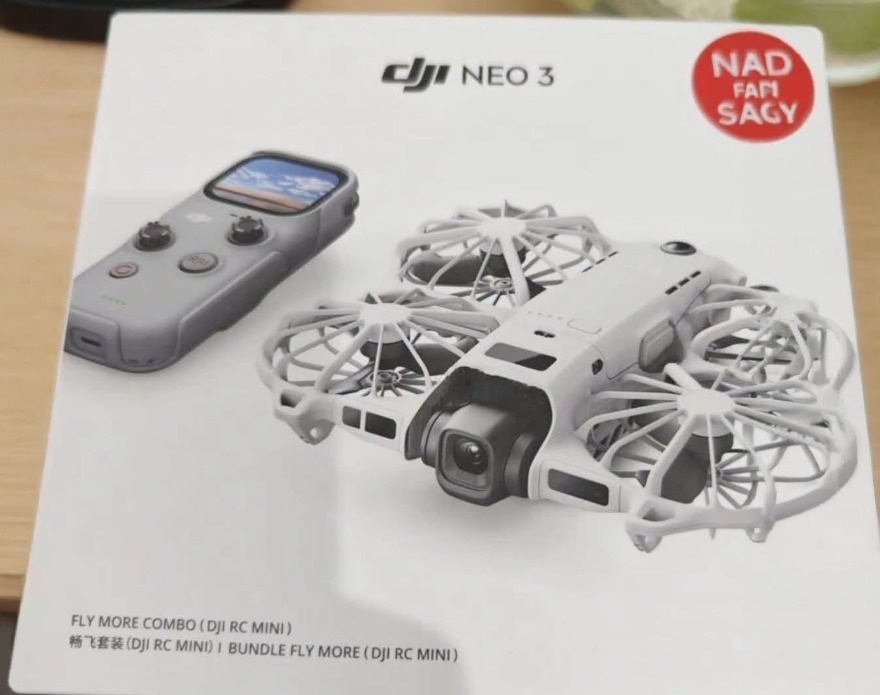 Hình ảnh rò rỉ vỏ hộp bán lẻ DJI Neo 3 Fly More Combo kèm tay cầm DJI RC Mini