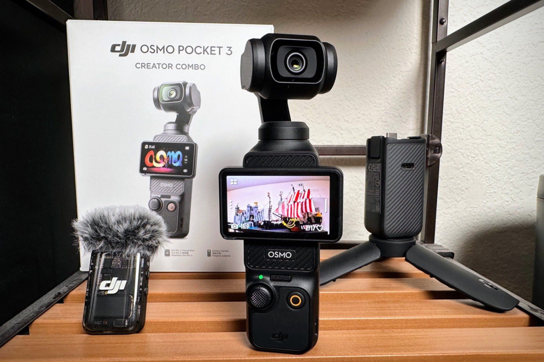 Thuê DJI Osmo Pocket 3 Creator Combo | Chính hãng giá tốt - phụ kiện đi kèm