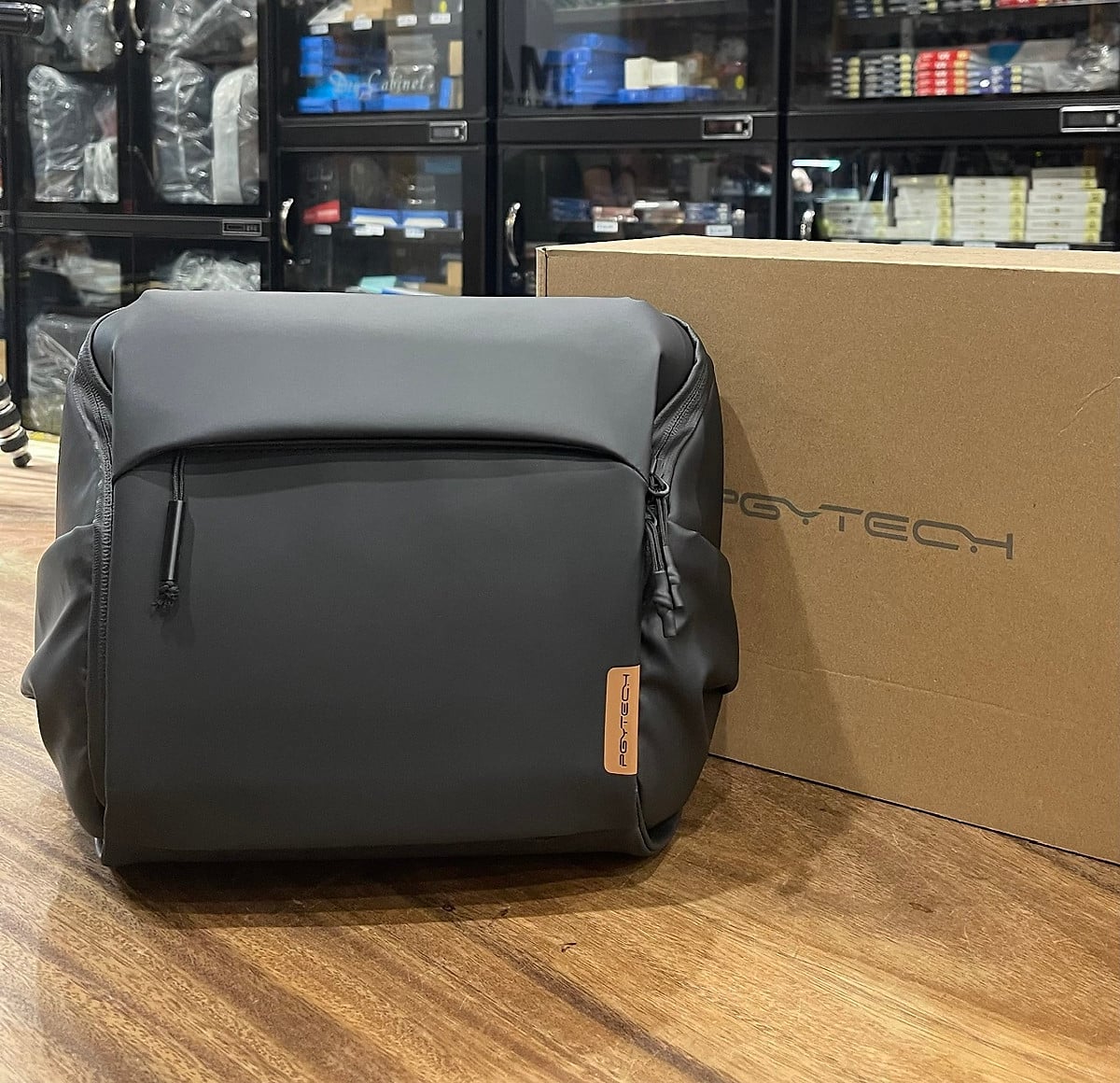 Túi máy ảnh PGYTECH OneGo Shoulder Bag 6L (Obsidian Black) | Chính hãng