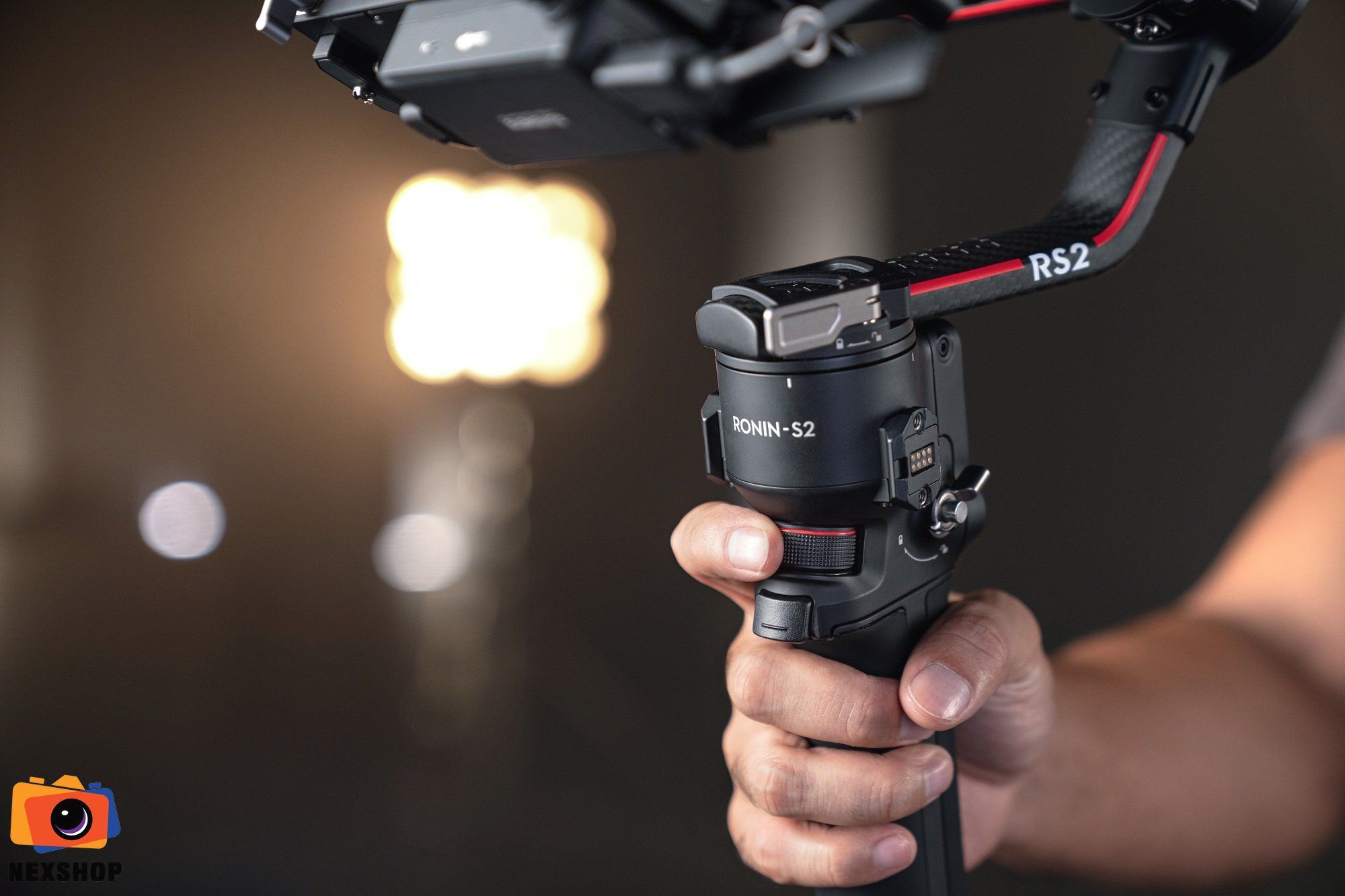 DJI RS 2 - Bánh xe lấy nét tích hợp