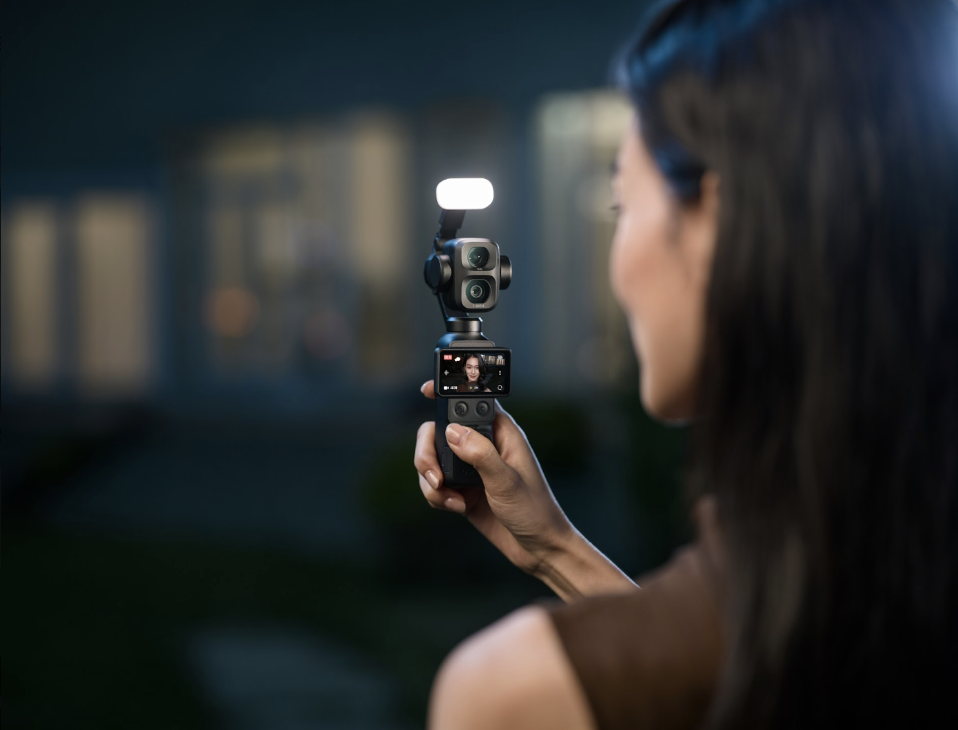 Osmo-Pocket-4P-Vlog-Combo-Mau-Den-Chinh-hang-7.png?v=1782809627