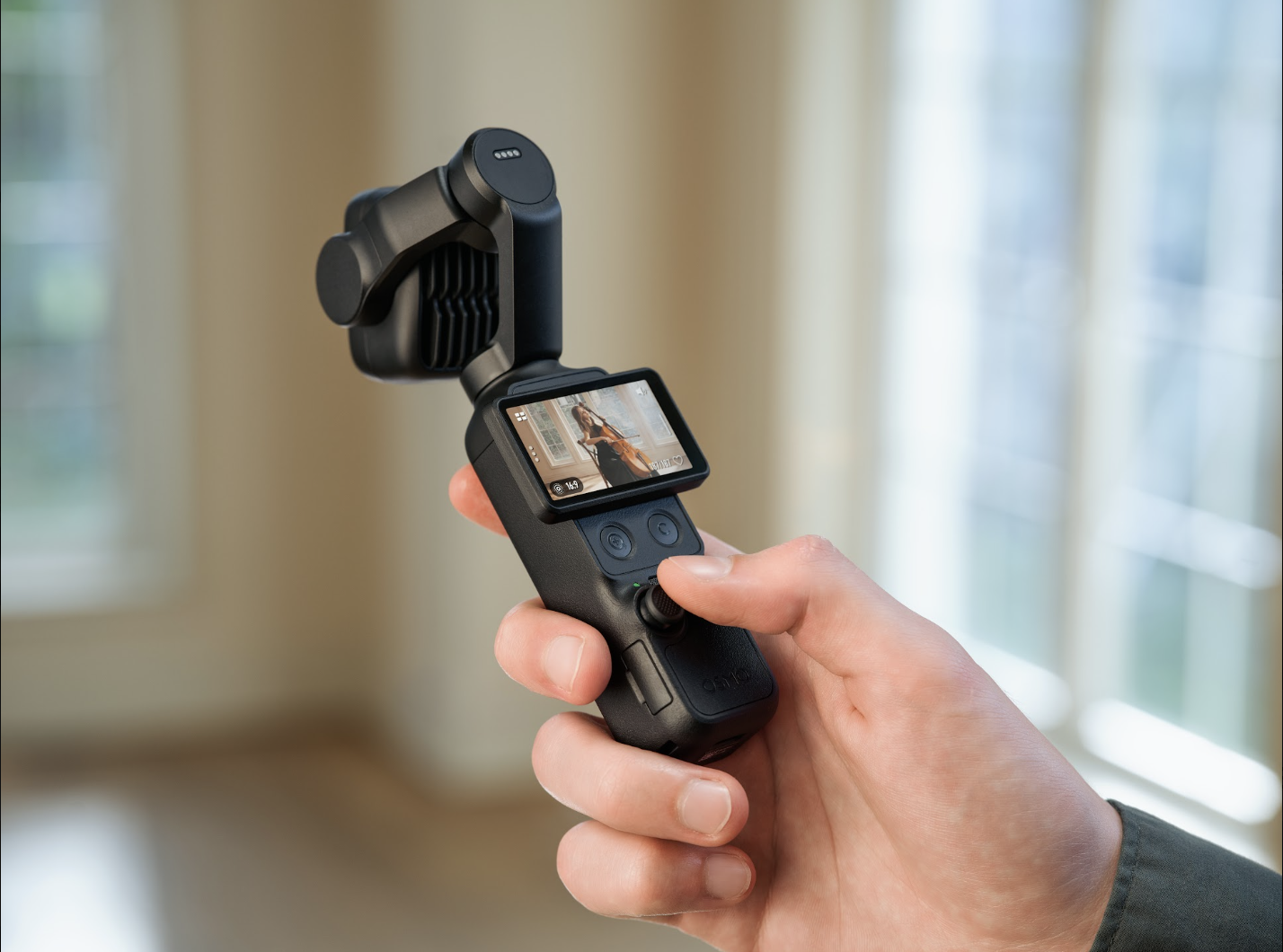 Osmo-Pocket-4P-Vlog-Combo-Mau-Den-Chinh-hang-8.png?v=1782809718