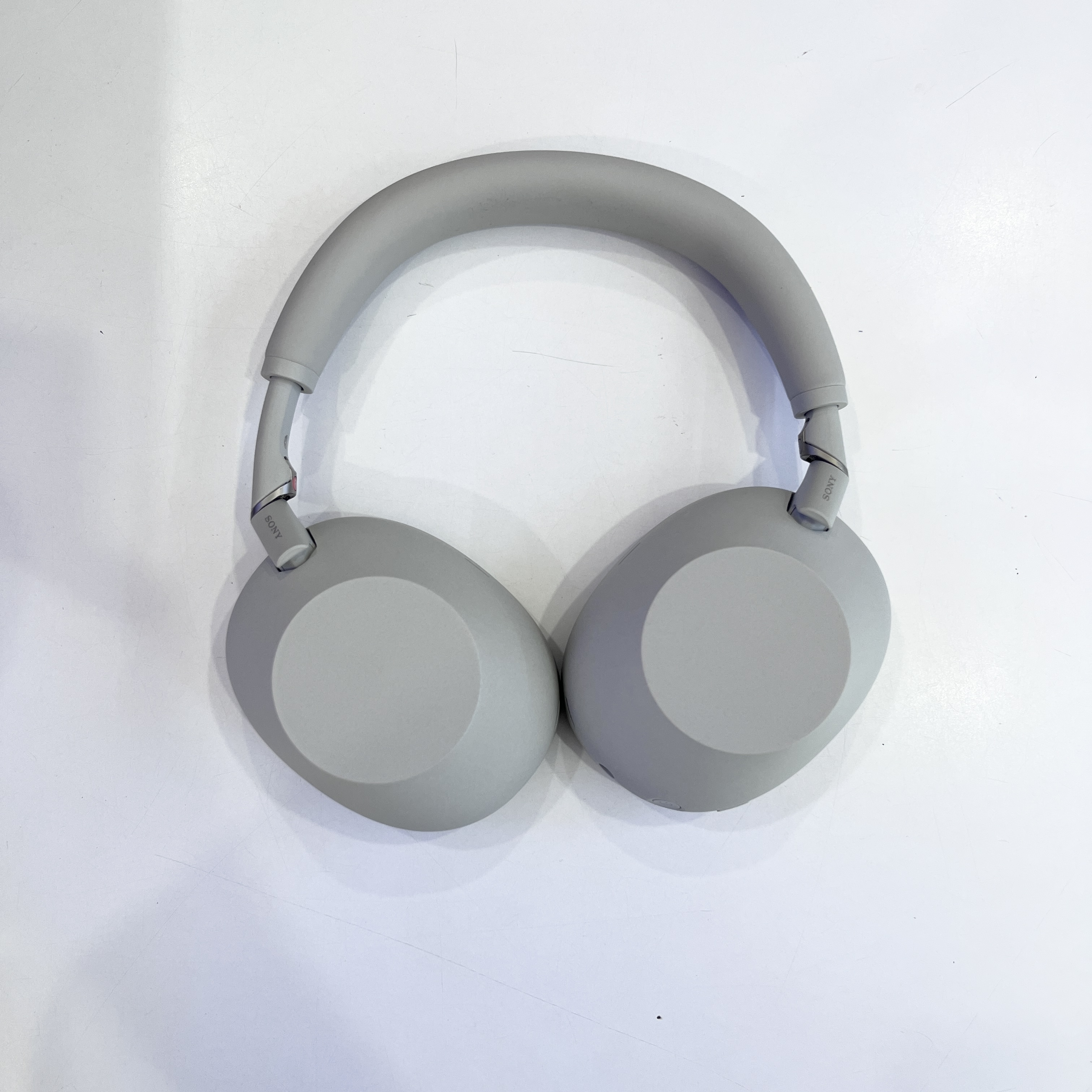 Tai-nghe-Sony-WH-1000XM6-Platinum-Silver-Used-Chinh-hang-11.jpg?v=1781680544