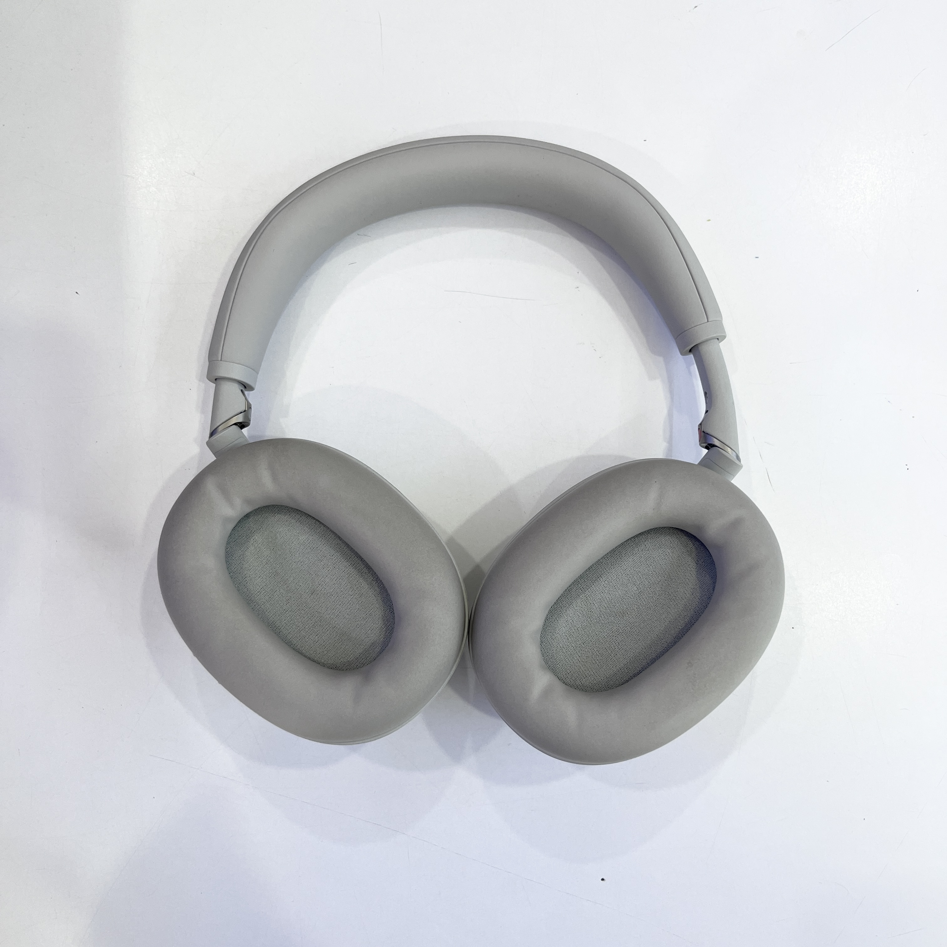 Tai-nghe-Sony-WH-1000XM6-Platinum-Silver-Used-Chinh-hang-12.jpg?v=1781680545