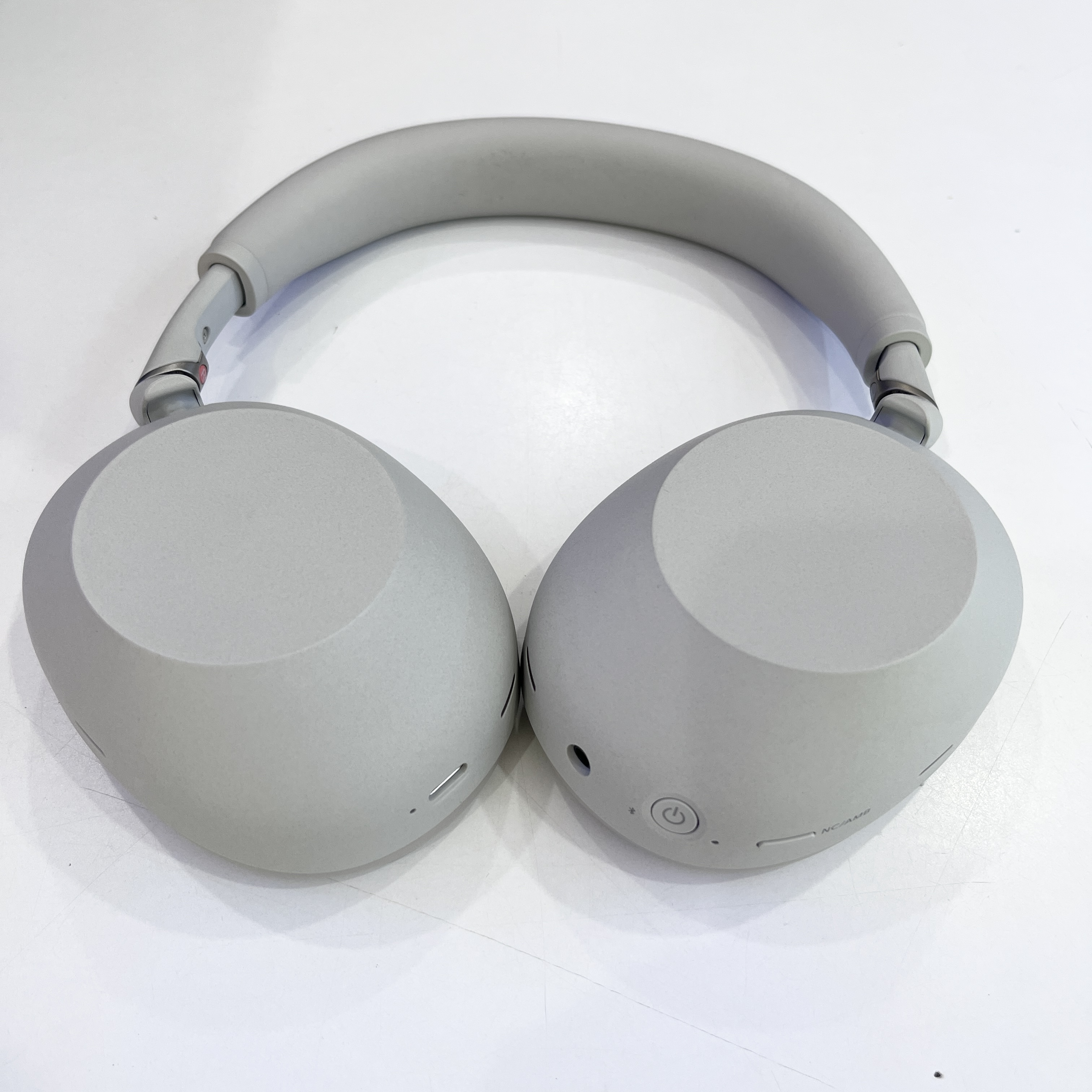 Tai-nghe-Sony-WH-1000XM6-Platinum-Silver-Used-Chinh-hang-13.jpg?v=1781680546
