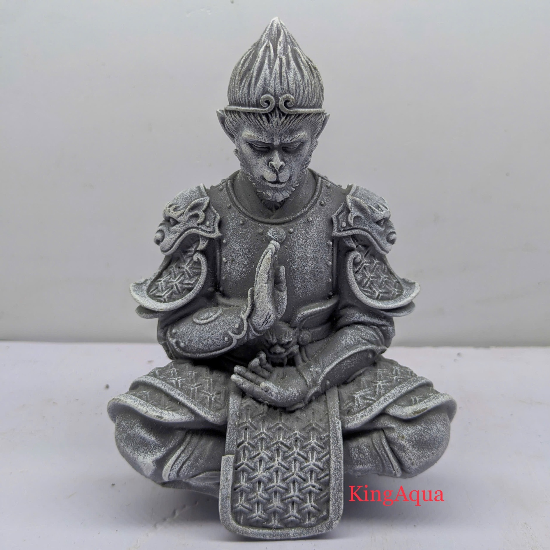 Trang trí bể - Tượng tôn ngộ không ngồi thiền