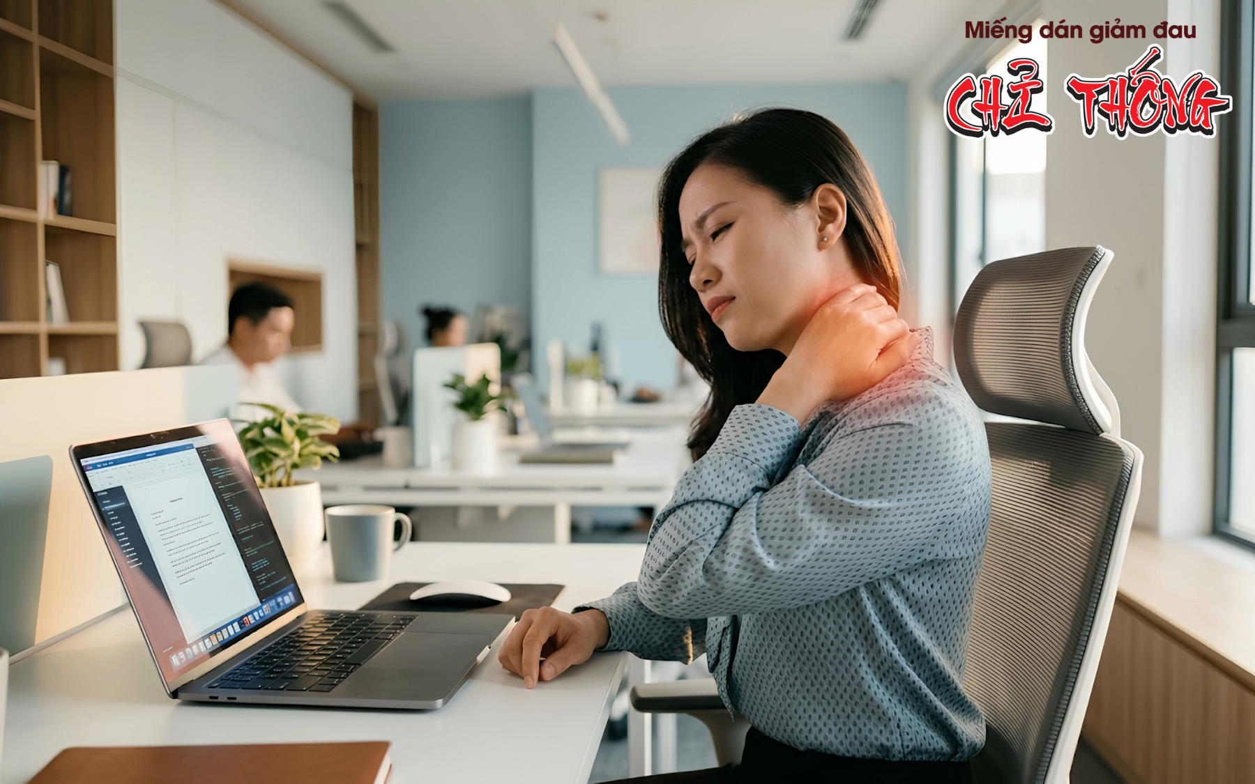 Mỏi cổ vai gáy ở dân văn phòng: Bài tập kéo giãn cơ