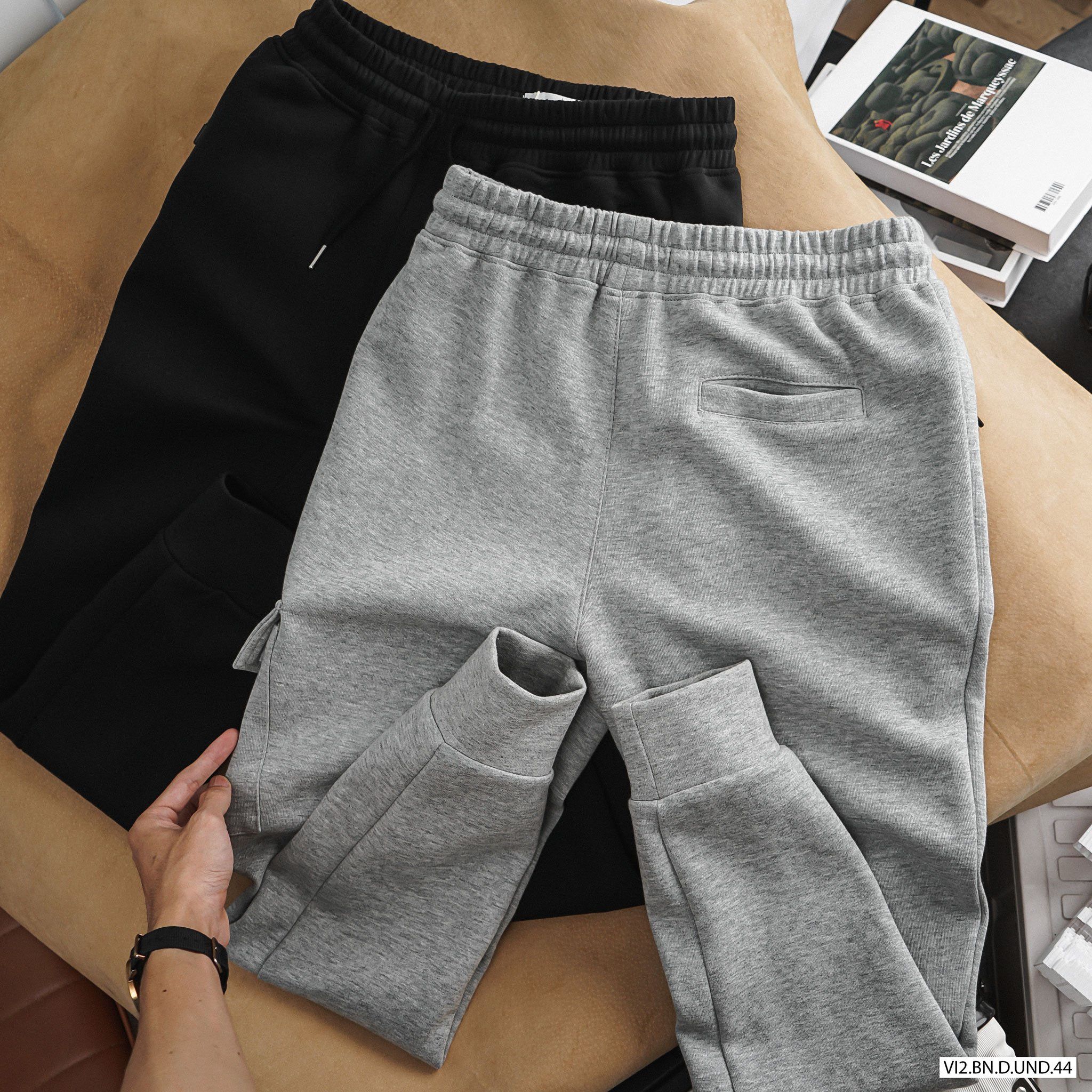 JOGGER UNDER 1