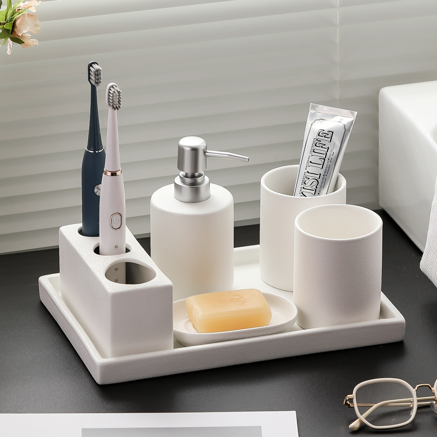 Bộ Đồ Dùng Phòng Tắm Gốm Sứ Trắng Nhám Minimalist