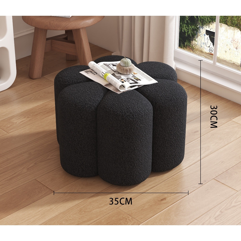 Ghế đôn sofa hình cánh hoa | Flower Shaped Ottoman - Lông cừu đen