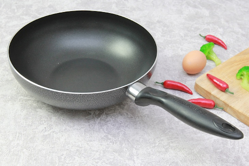 [Kinh nghiệm] Nên mua chảo chống dính hay chảo đá
