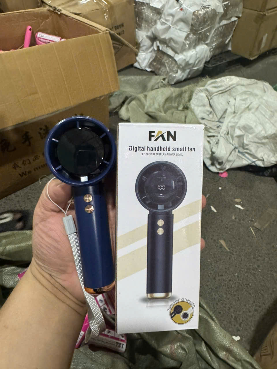 [100] Quạt Cầm Tay FAN