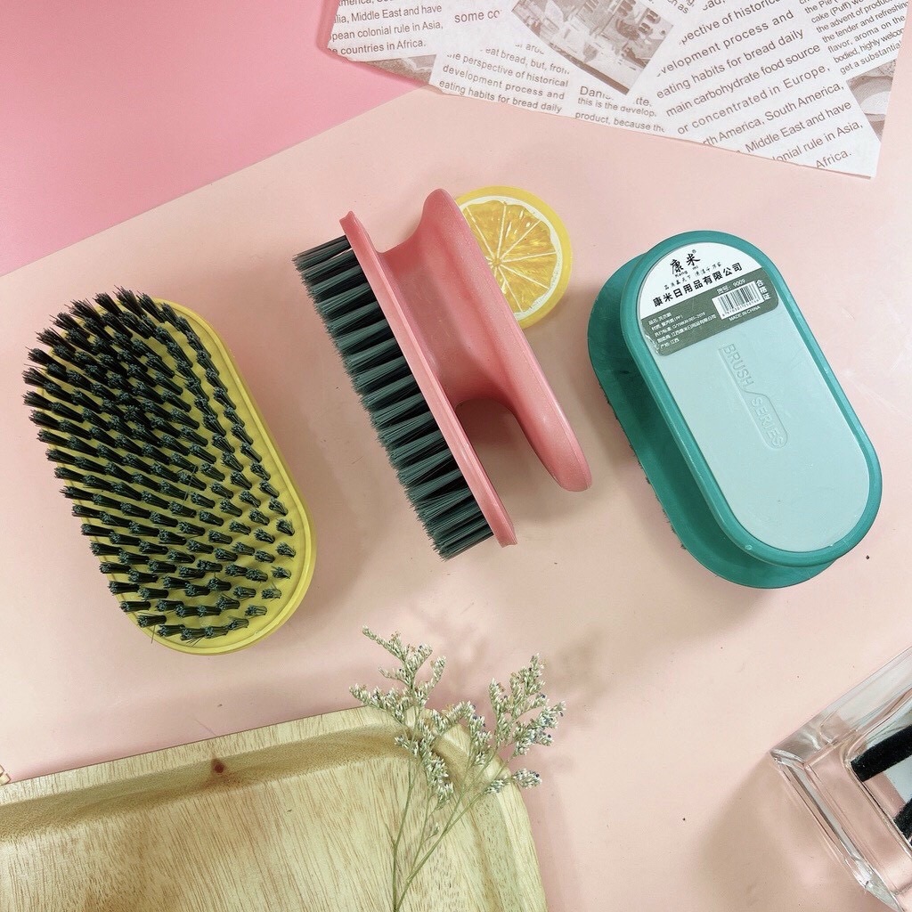 [240] Bàn Chải Cước Có Tay Cầm 1070