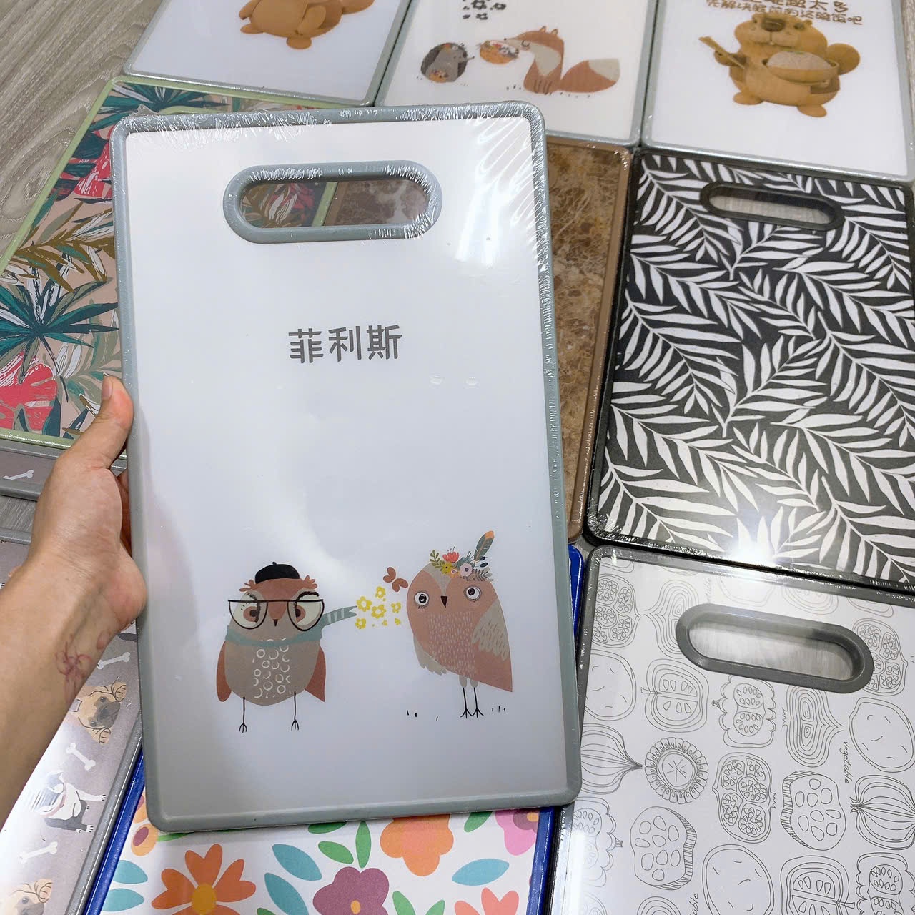 [72] Thớt Nhựa Chữ Nhật In Hoạ Tiết Chìm 2337