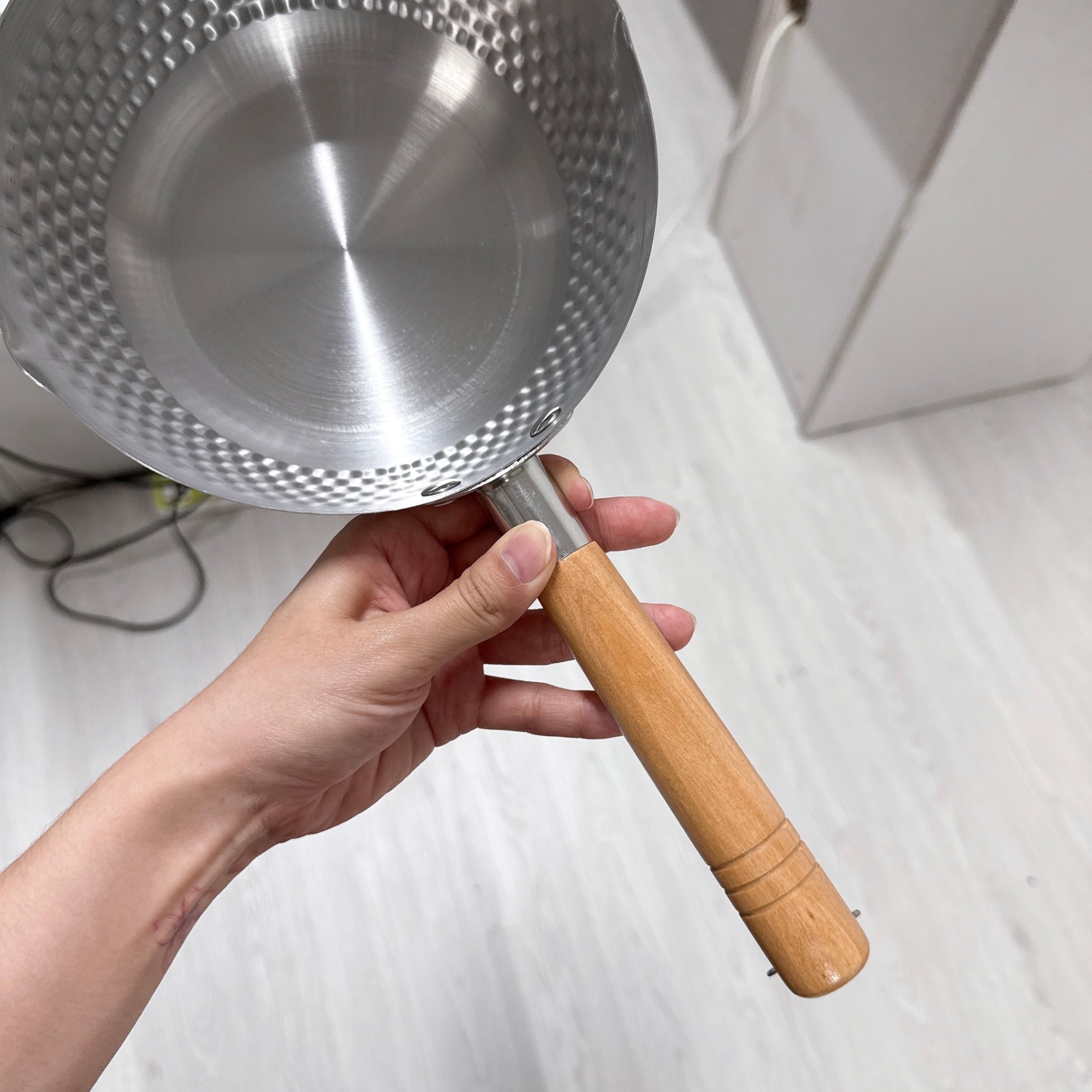 [60] Chảo Tuyết Nhôm Cán Gỗ Dài