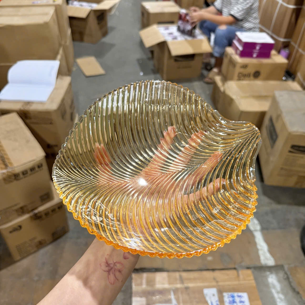 [18] Khay Thuỷ Tinh Chiếc Lá Vàng W148-1