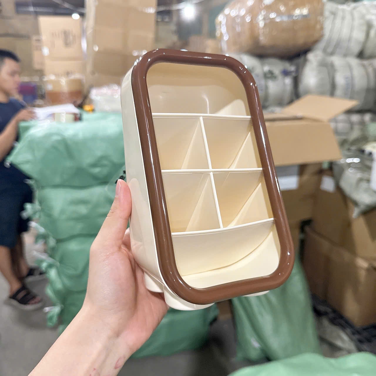[60] Khay Để Bút Đứng 3308