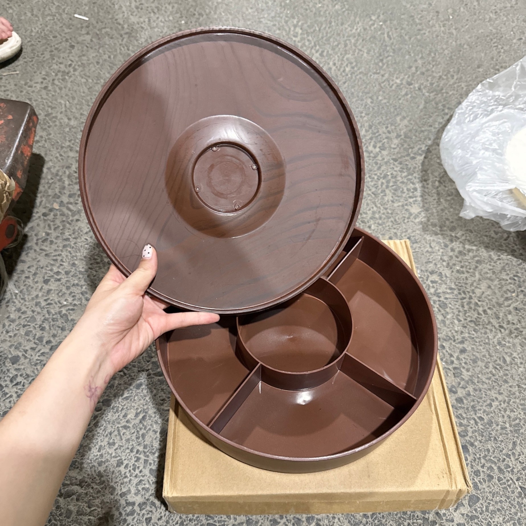 [36] Khay Mứt Tròn Giả Gỗ Nắp Vàng