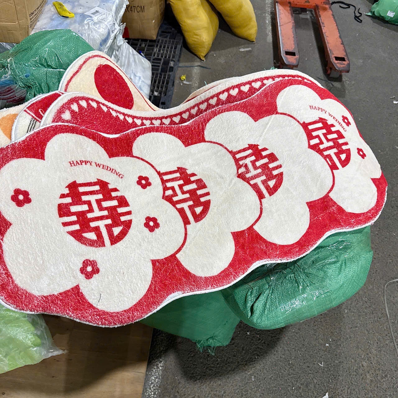 [100] Thảm Đầu Giường Tone Đỏ May Mắn