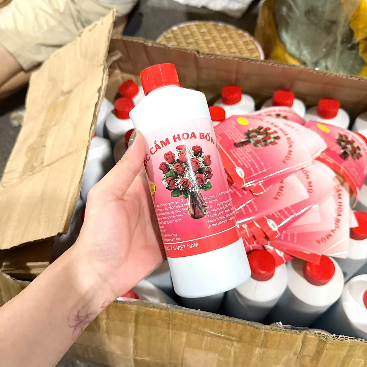 [100] Nước Cắm Hoa Bốn Mùa 500ml