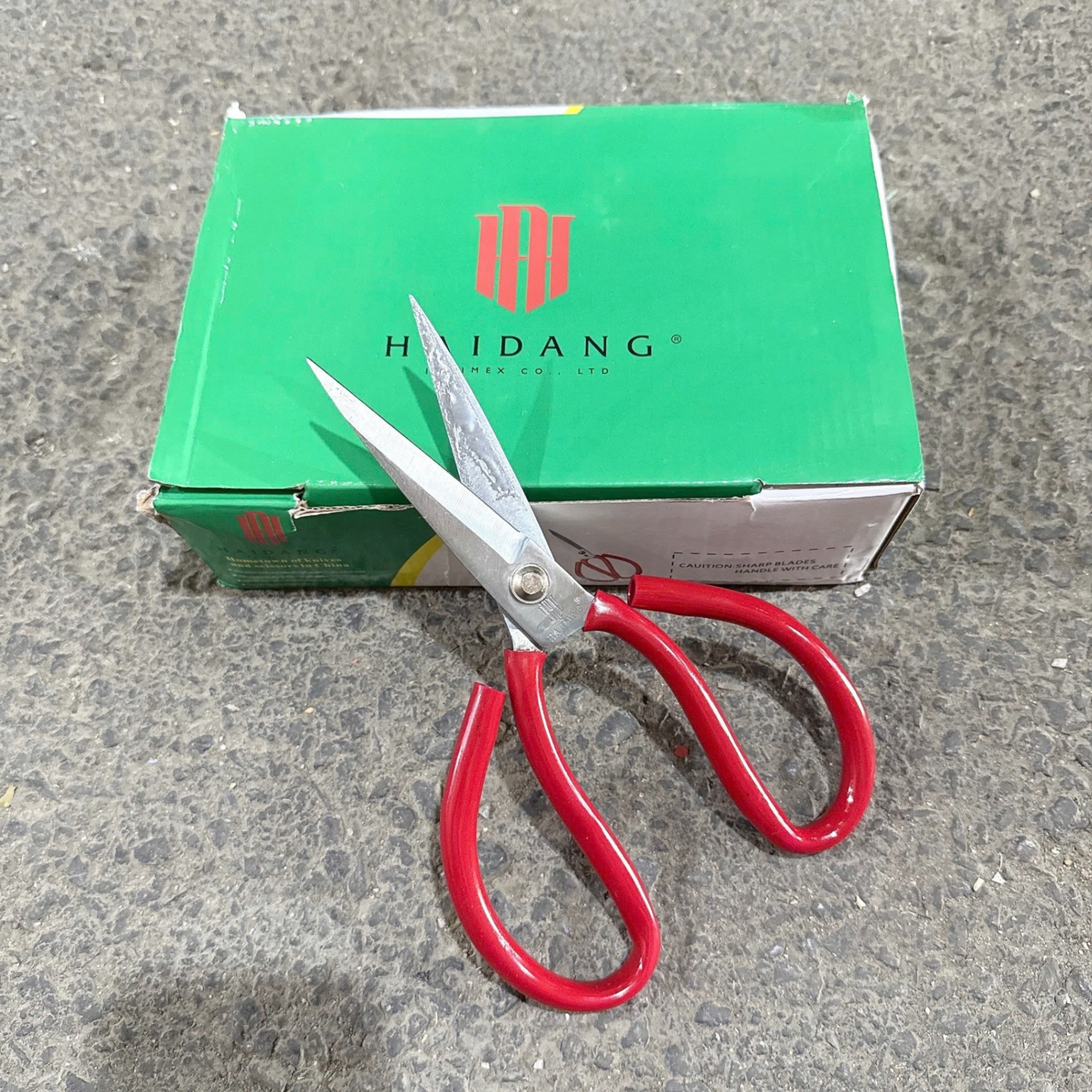 [240] Kéo Đại Đỏ Hộp Xanh Trung H12(NT)