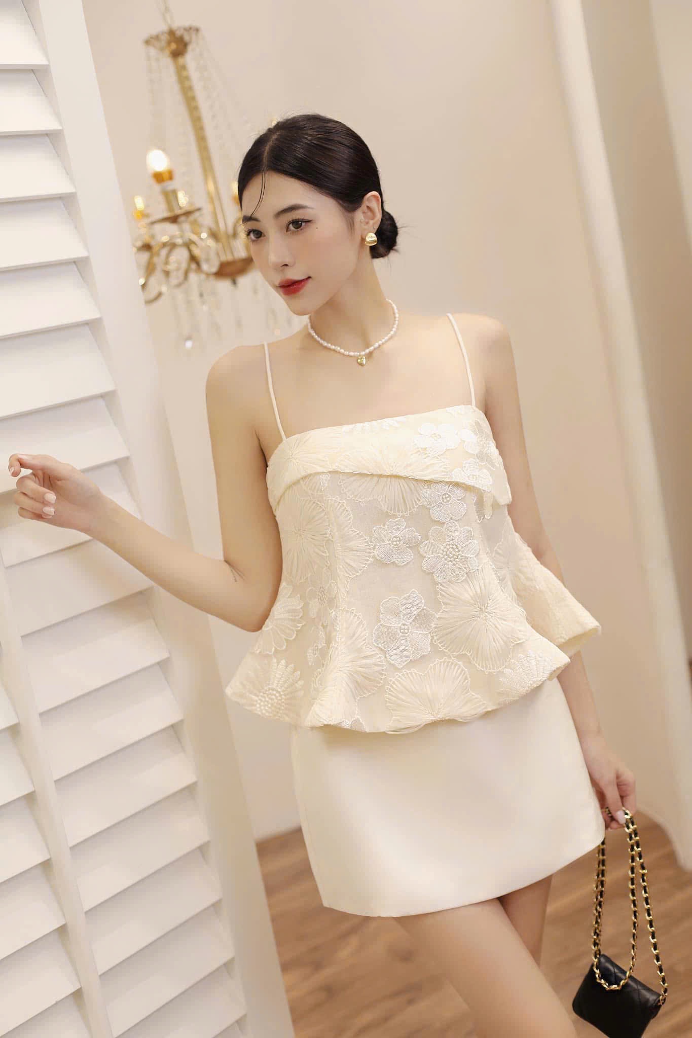 ÁO DÂY REN NẸP CỔ