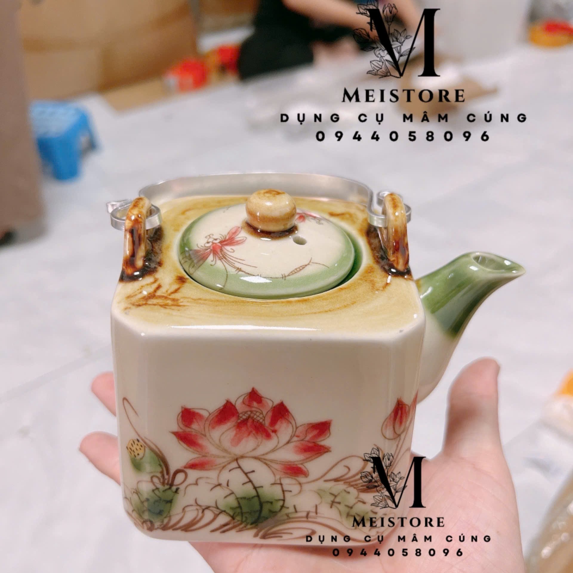 Ấm nước cổ hoa sen