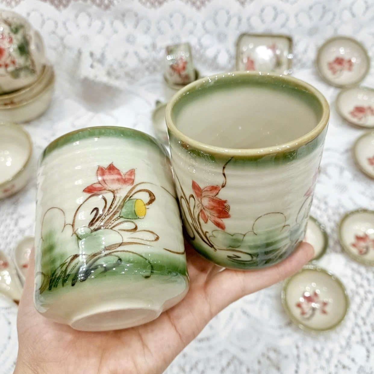 Cốc trụ cổ hoa sen - đựng gạo