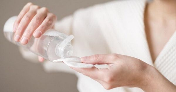 Bí quyết chọn nước tẩy trang cho da dầu mụn mà bạn nên biết