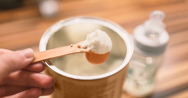 Các mẹ cần nhớ gì khi mua sữa cho bé tăng cân?