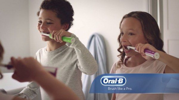 Có nên mua bàn chải điện Oral B cho bé không?