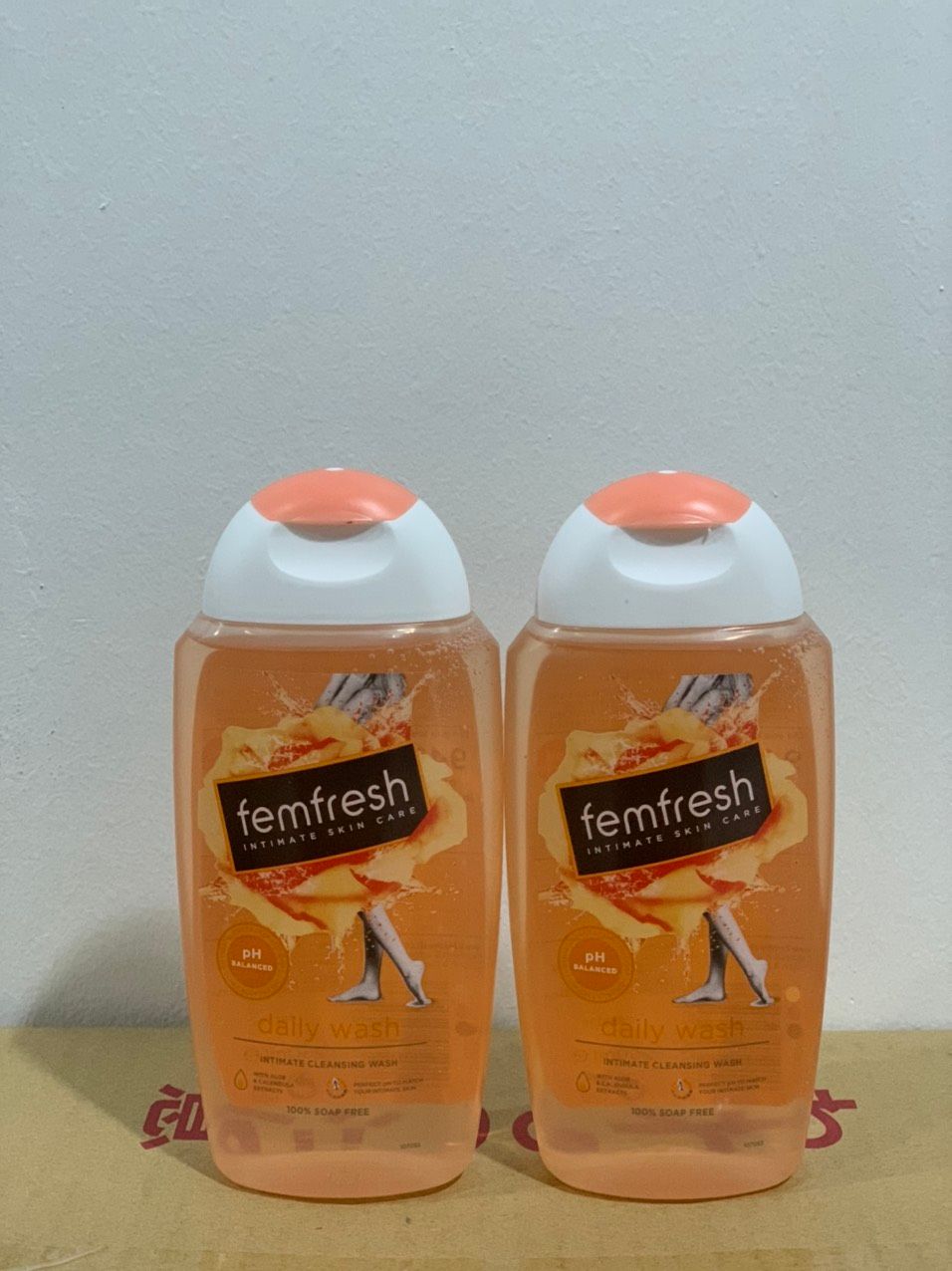 Dung dịch vệ sinh phụ nữ Femfresh Untimate Care Active Fresh Wash