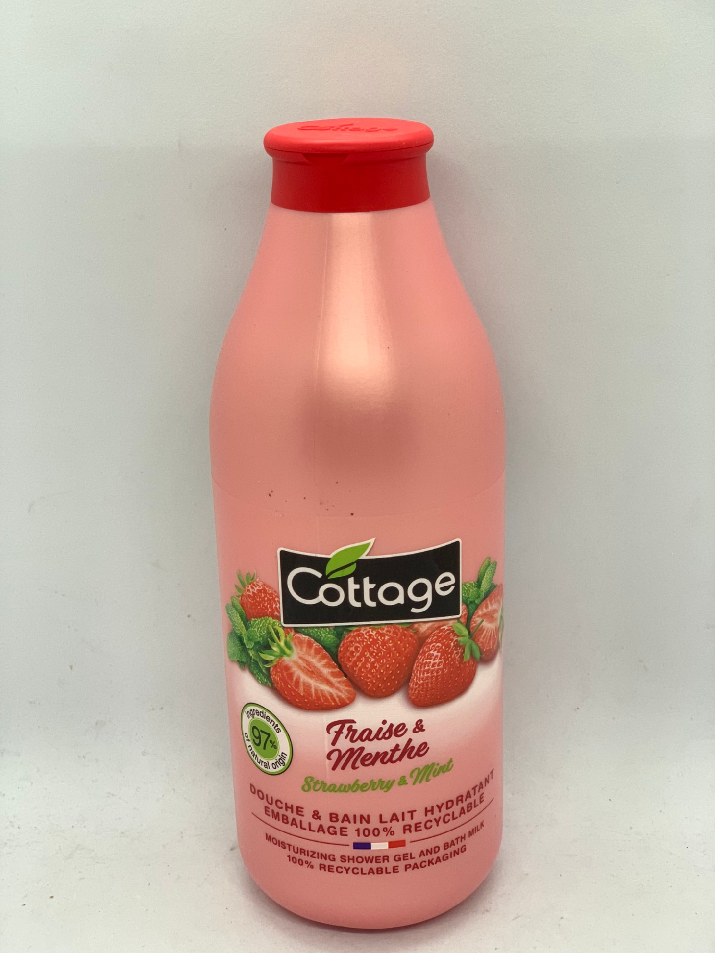Sữa tắm tẩy tế bào chết Cottage dâu 750ml hồng