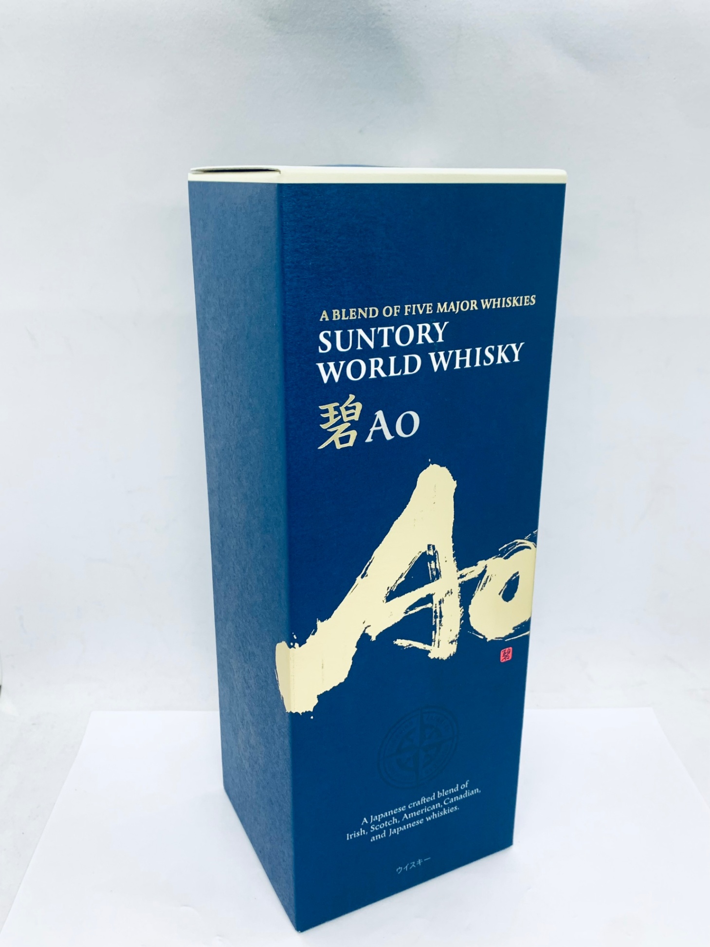 Rượu Suntory World Whisky Ao 700ml