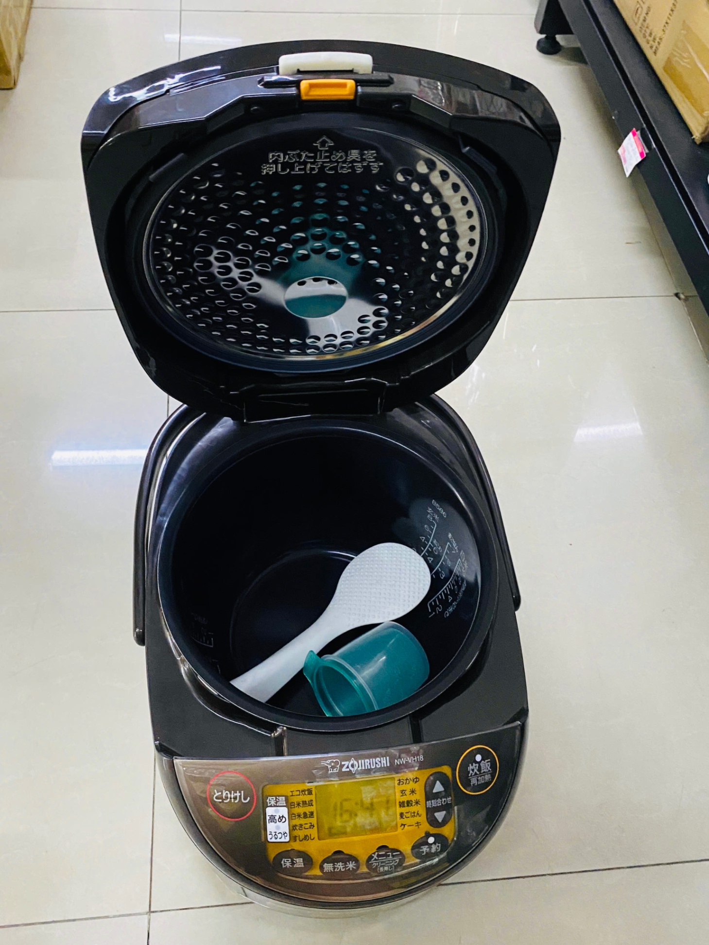 Nồi cơm điện cao tần tách đường Zojirushi NW-VH18-TA