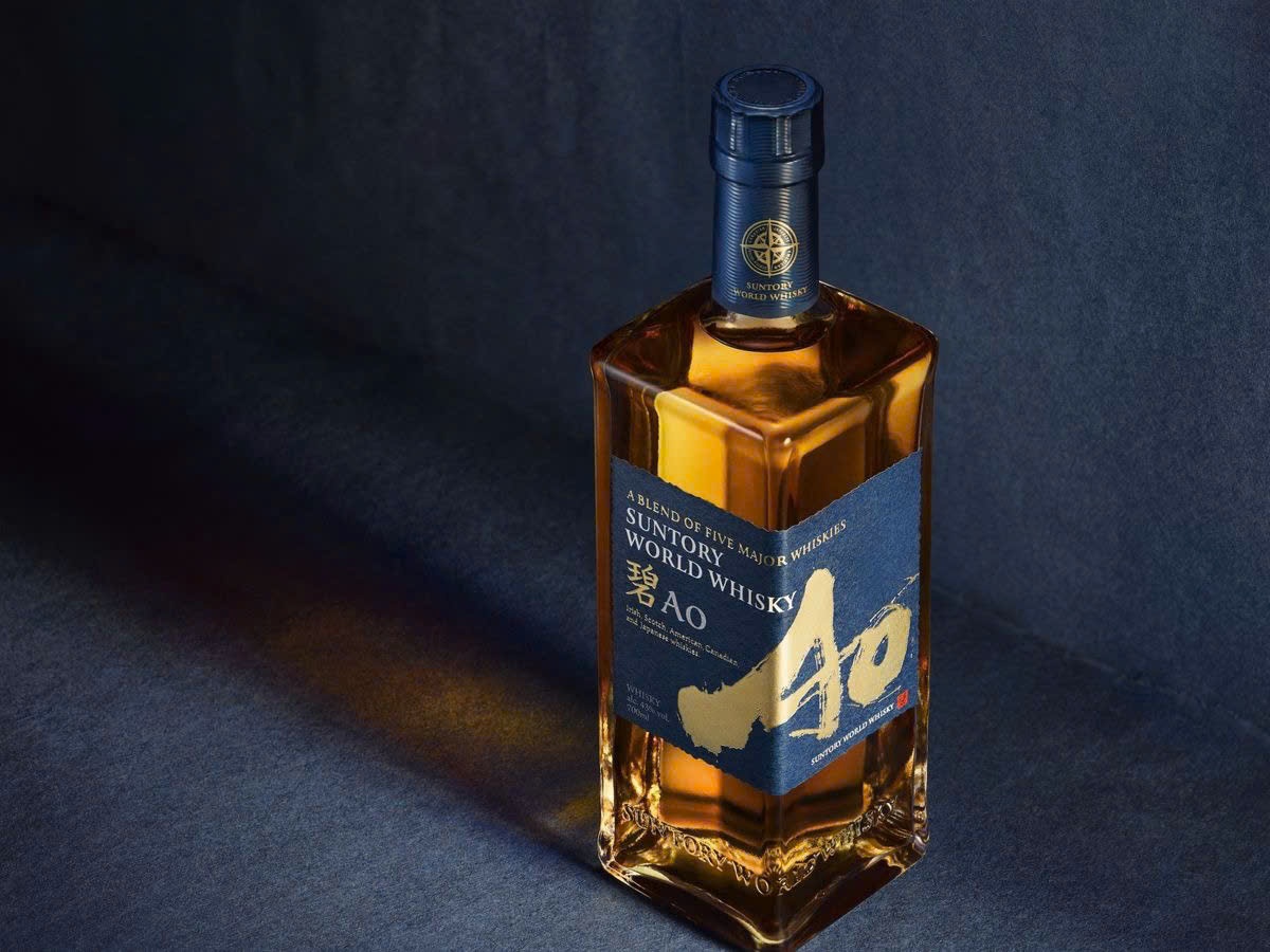 Rượu Suntory World Whisky Ao 700ml